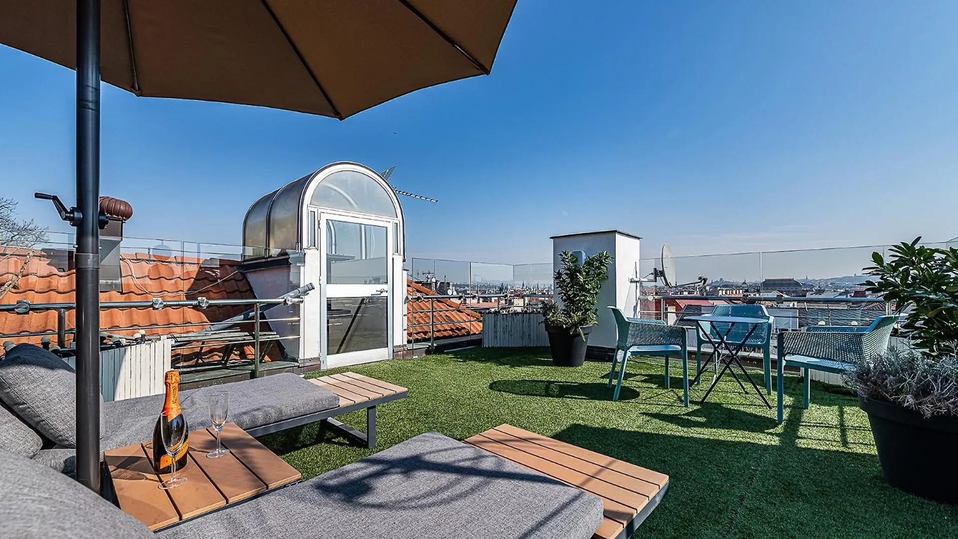 Magic Apartment With Terrace Prague