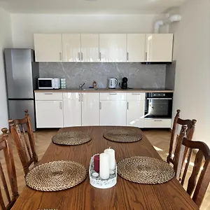  Apartmán Familyvilla, New 4 Luxury Big Apartments, Parking